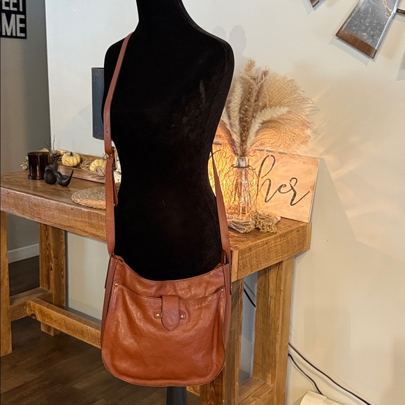 EUC Frye Olivia Large Leather Crossbody in Cognac Brown - Picture 4 of 13